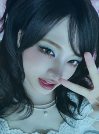 Lustrous Liz